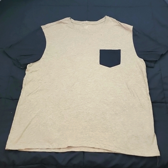 Gap Pocket Tee - Picture 1 of 2